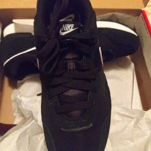 WMNS NIKE VENTURES RUNNER'S